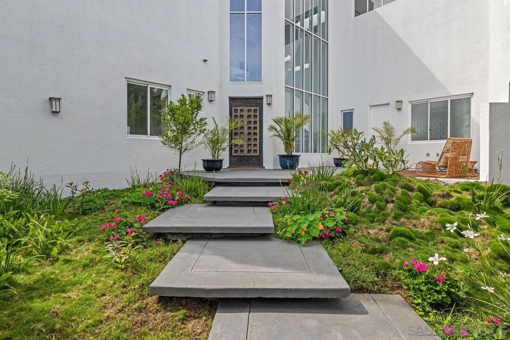 Photo of 25 Green Turtle Rd, Coronado, CA 92118 (MLS # 260008612)