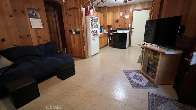 10537 Foothill Road