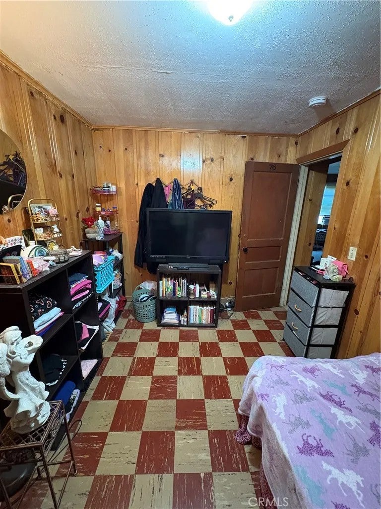 10537 Foothill Road