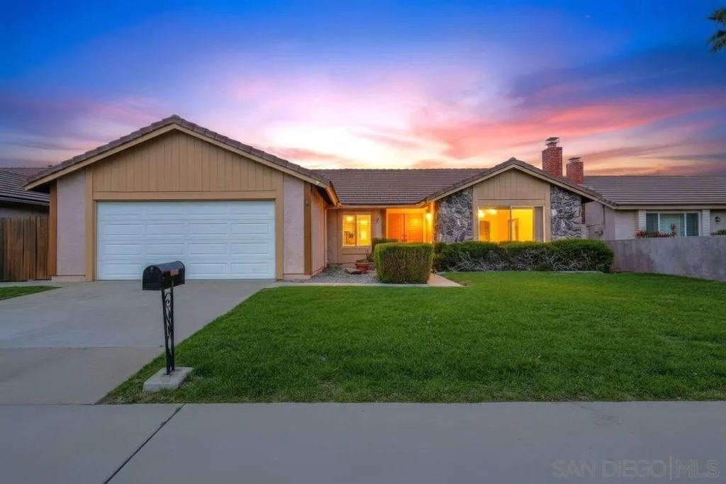 Photo of 12878 elmfield Lane, Poway, CA 92064 (MLS # 260007794)