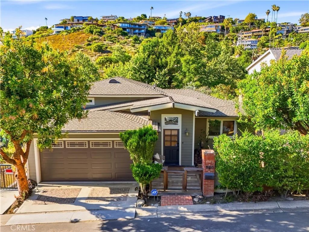 Photo of 980 Bluebird Canyon, Laguna Beach, CA 92651 (MLS # OC26088571)