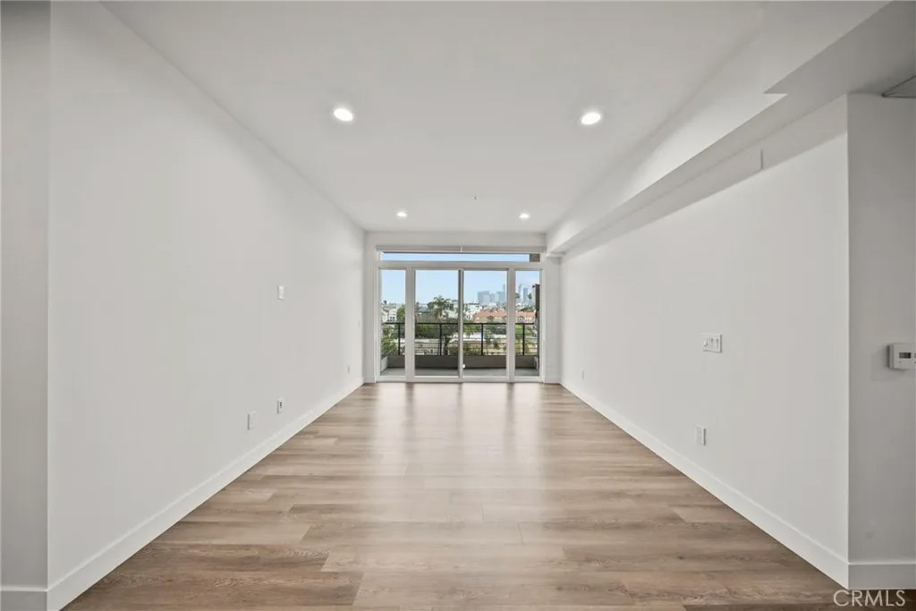 900 S Kenmore Avenue 504