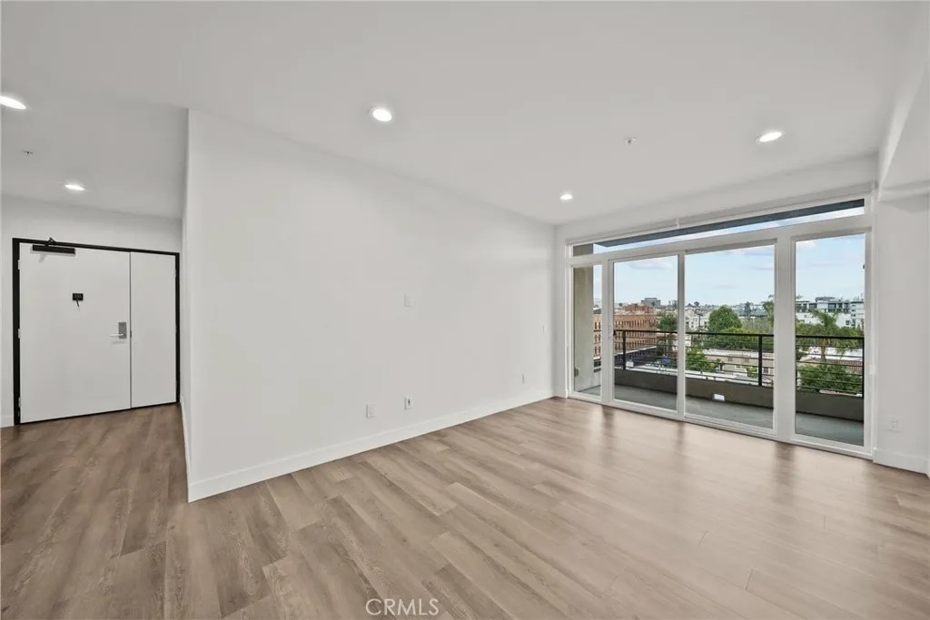 900 S Kenmore Avenue 504