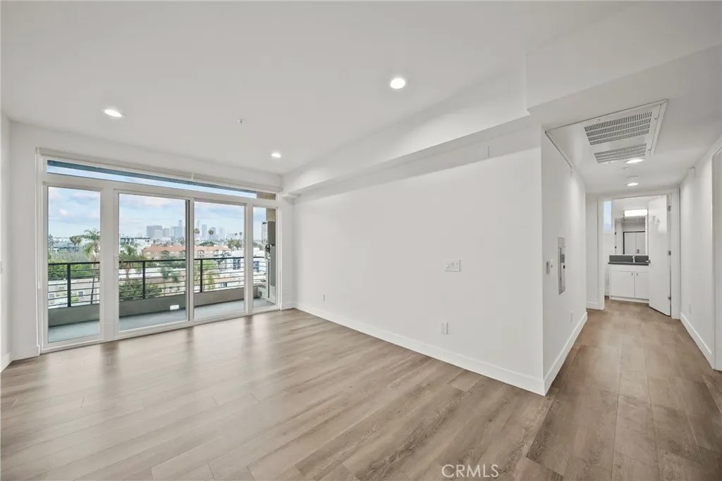 900 S Kenmore Avenue 504