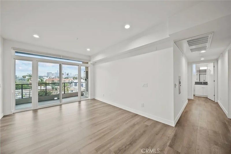 900 S Kenmore Avenue 504