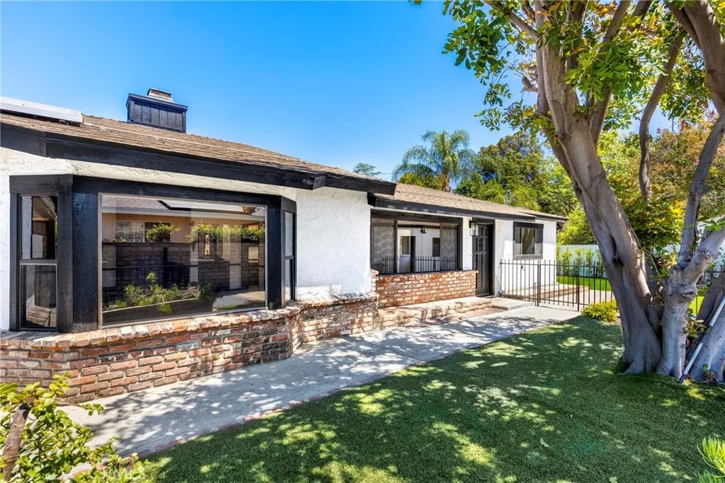 8932 Mclennan