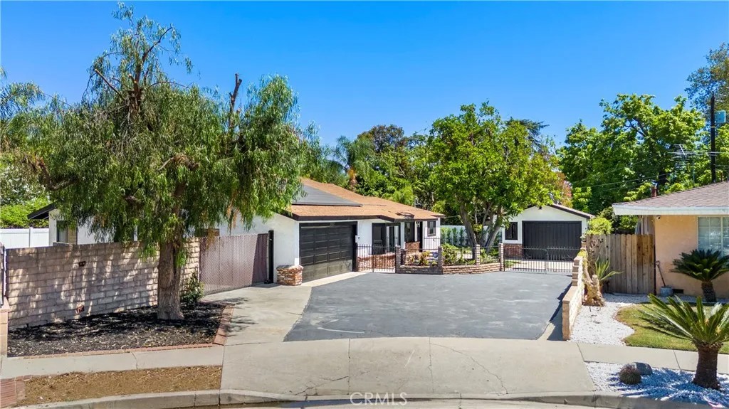 8932 Mclennan