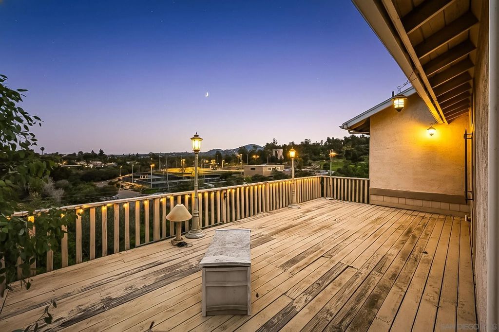 Photo of 221 Colina Ter, Vista, CA 92084 (MLS # 260004385)