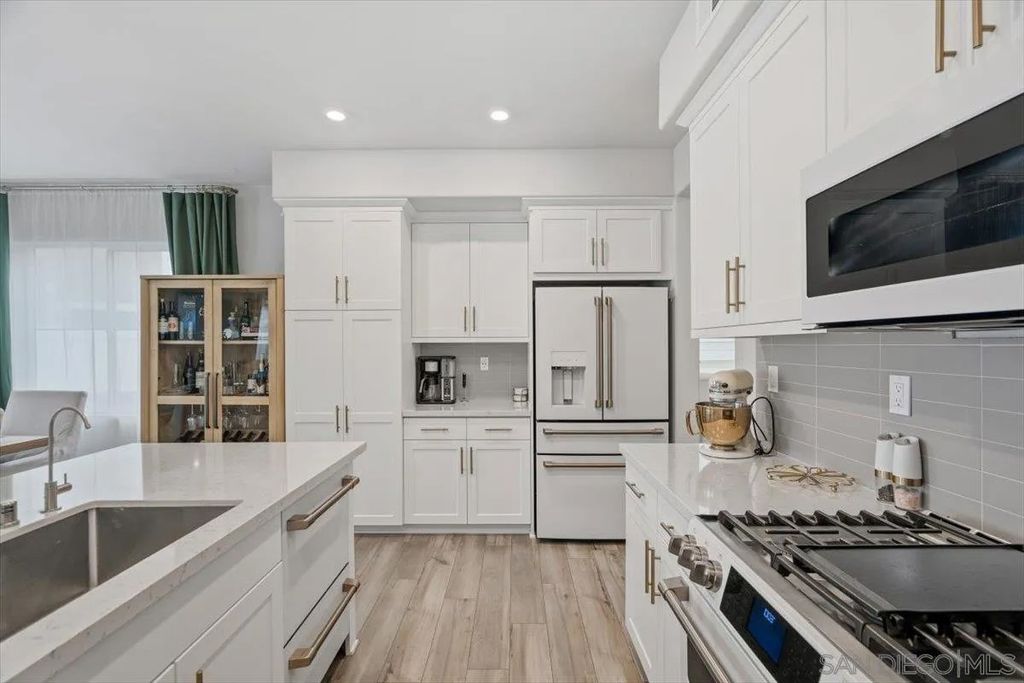 Photo of 1521 Meriwood Way, Vista, CA 92083 (MLS # 260005285)