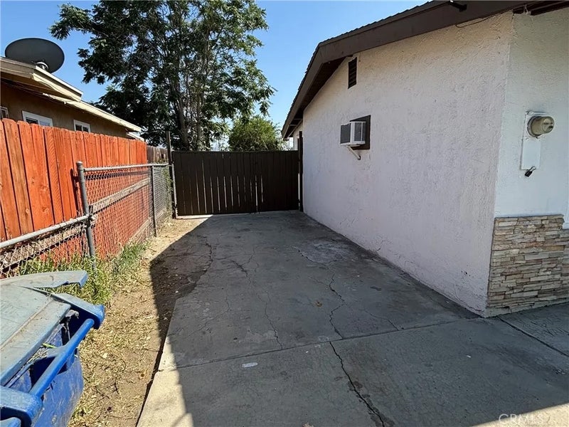 885 San Jacinto