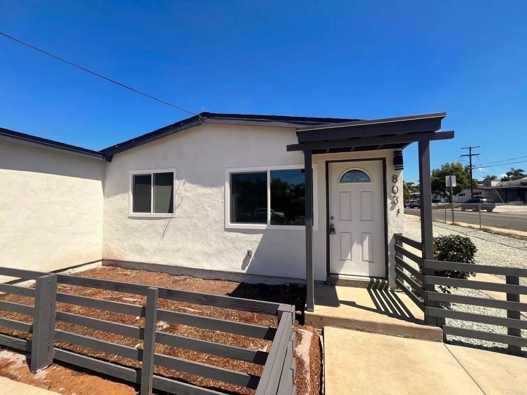 Photo of 803 N Citrus Avenue, Vista, CA 92084 (MLS # NDP2605918)