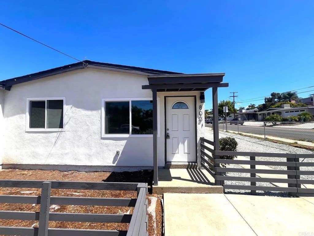 Photo of 803 N Citrus Avenue, Vista, CA 92084 (MLS # NDP2605918)