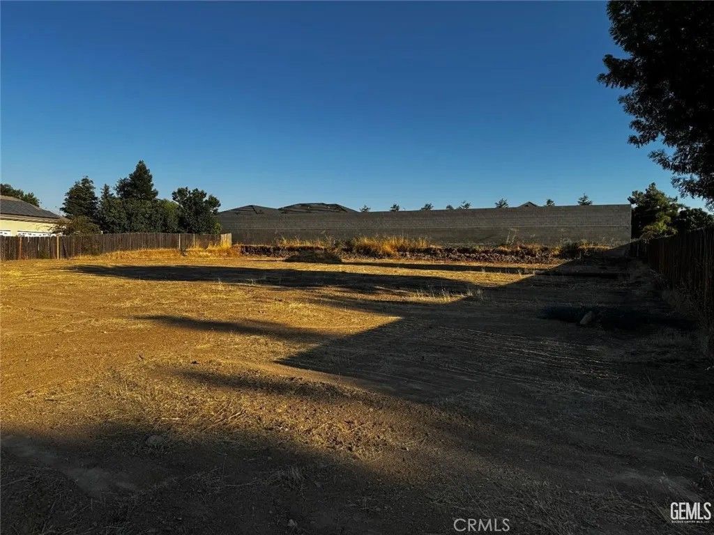 Photo of 12103 Vista Montana Dr, Bakersfield, CA 93306 (MLS # SR26074431)