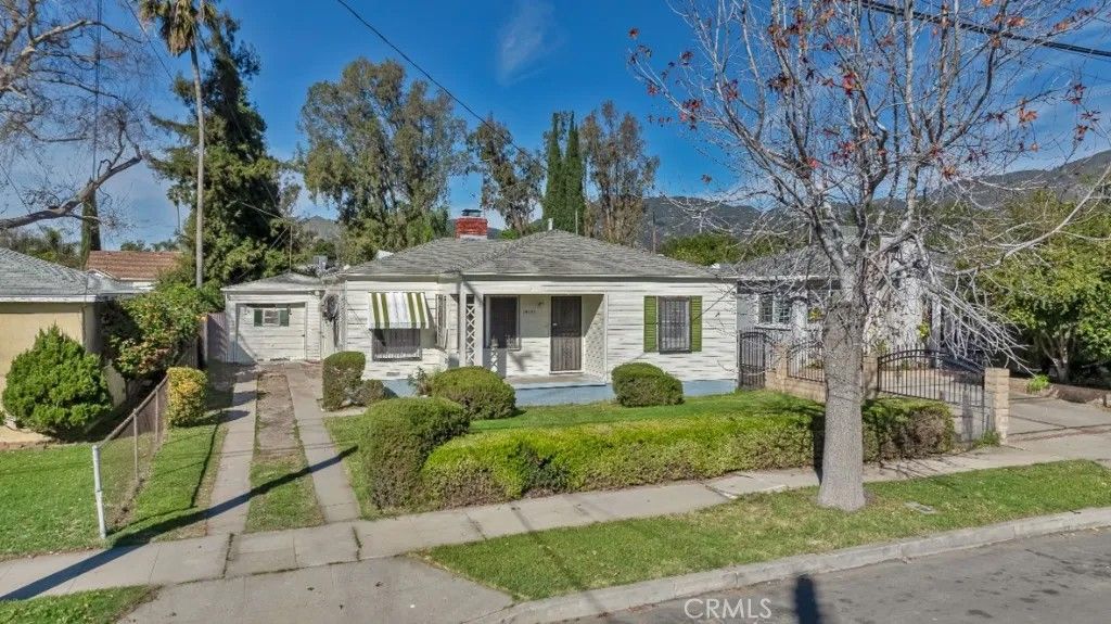 Photo of 14047 Herron Street, Sylmar, CA 91342 (MLS # SR26014334)
