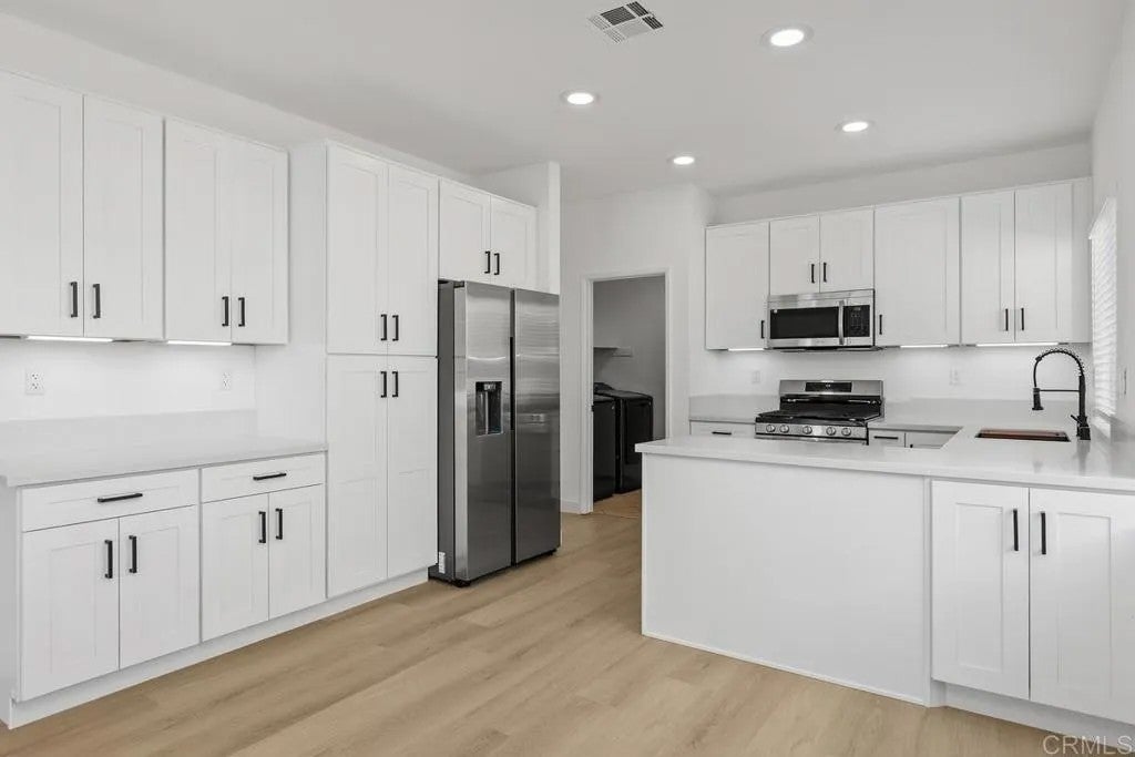 1296 Avenida Fragata