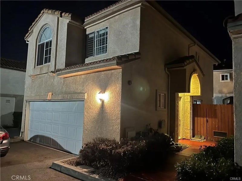 13775 Glenoaks 8