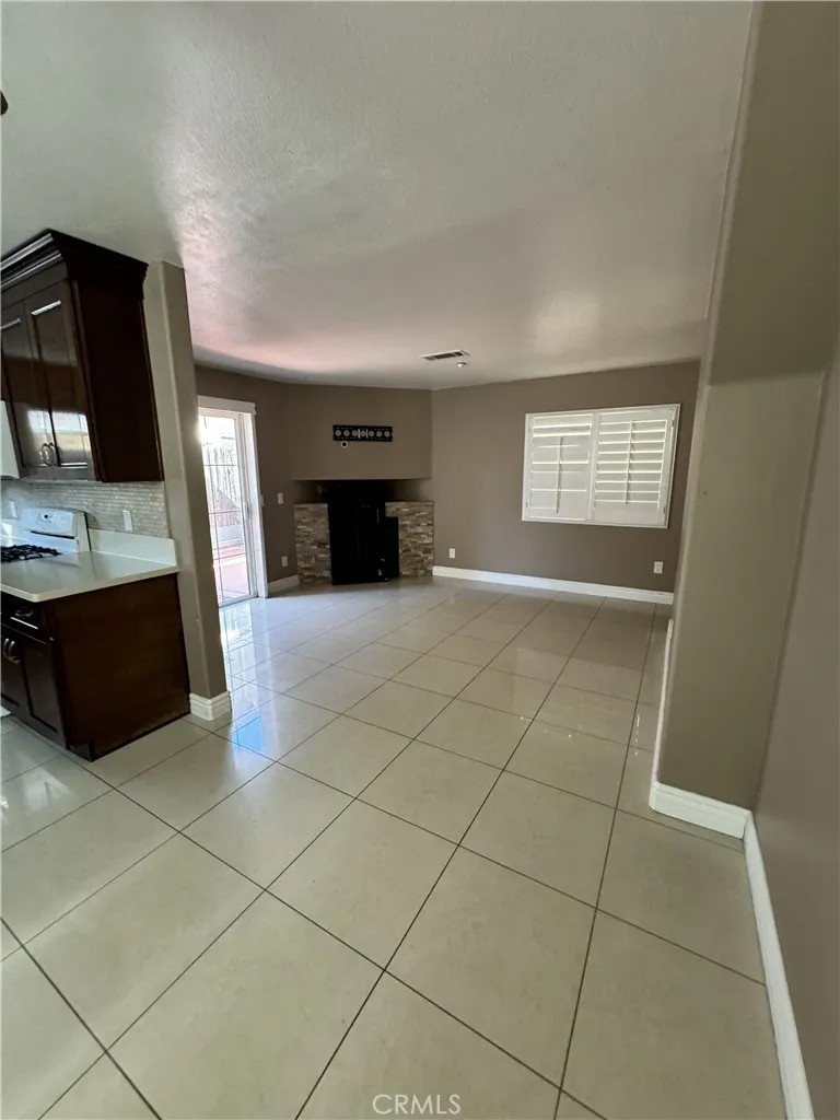 13775 Glenoaks 8