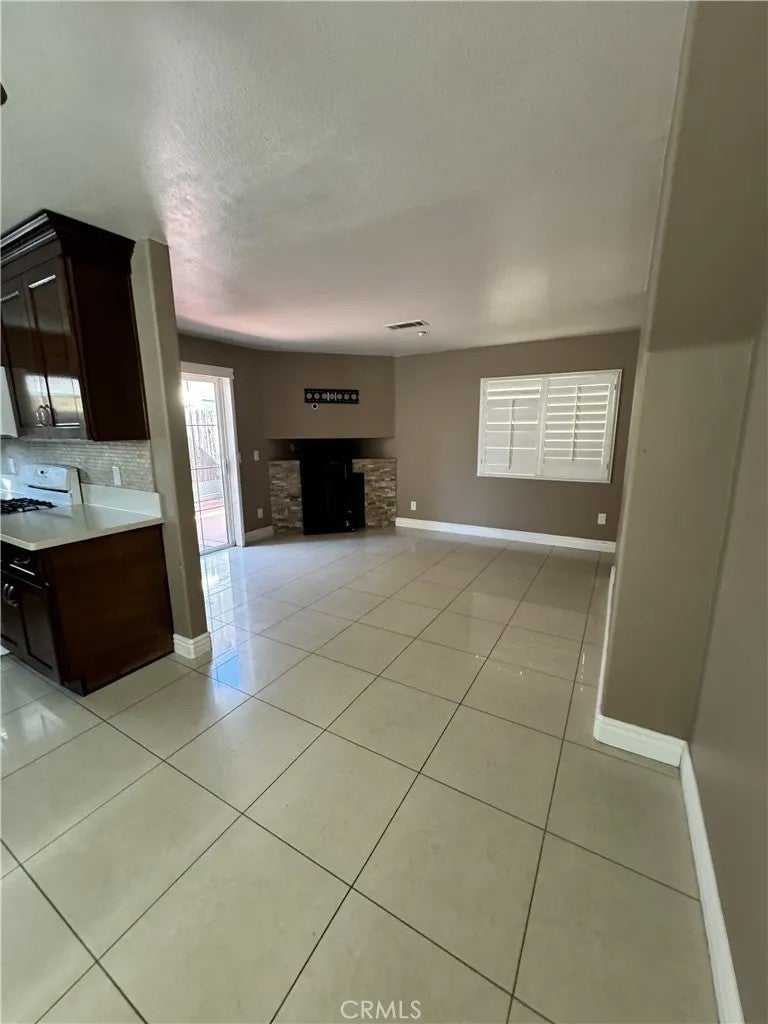 13775 Glenoaks 8