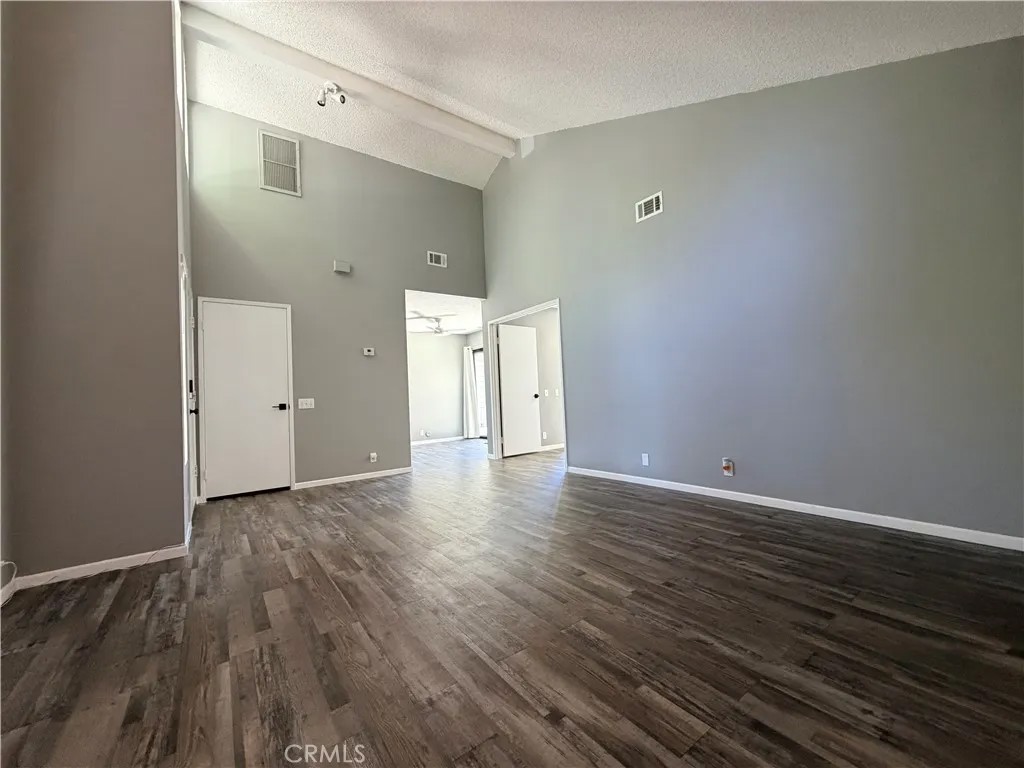 1000 W Chestnut Avenue