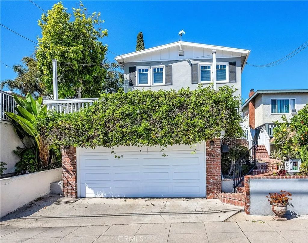 Photo of 907 Diamond Street, Redondo Beach, CA 90277 (MLS # SB26052980)