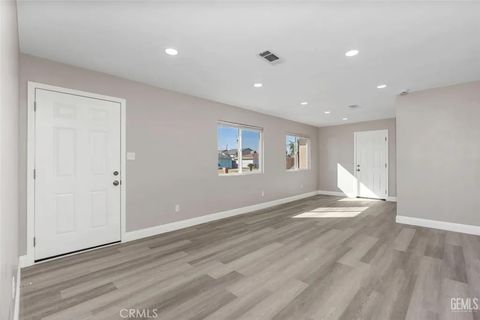 Tiny photo for 2612 Van Buren Place, Bakersfield, CA 93314 (MLS # NS25243829)