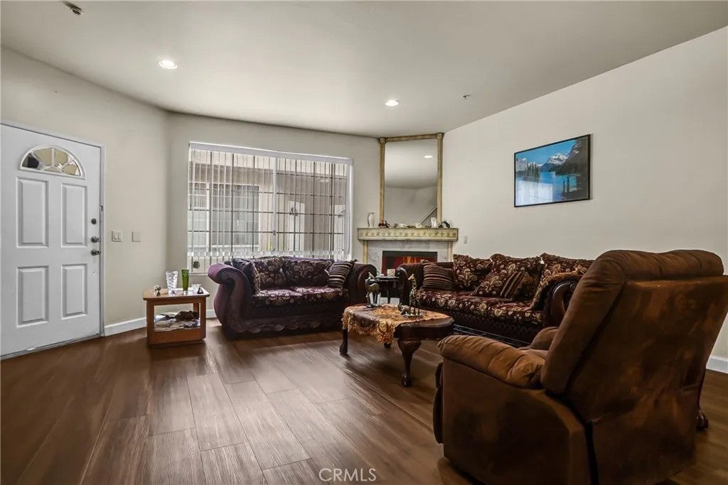 18347 Saticoy 7
