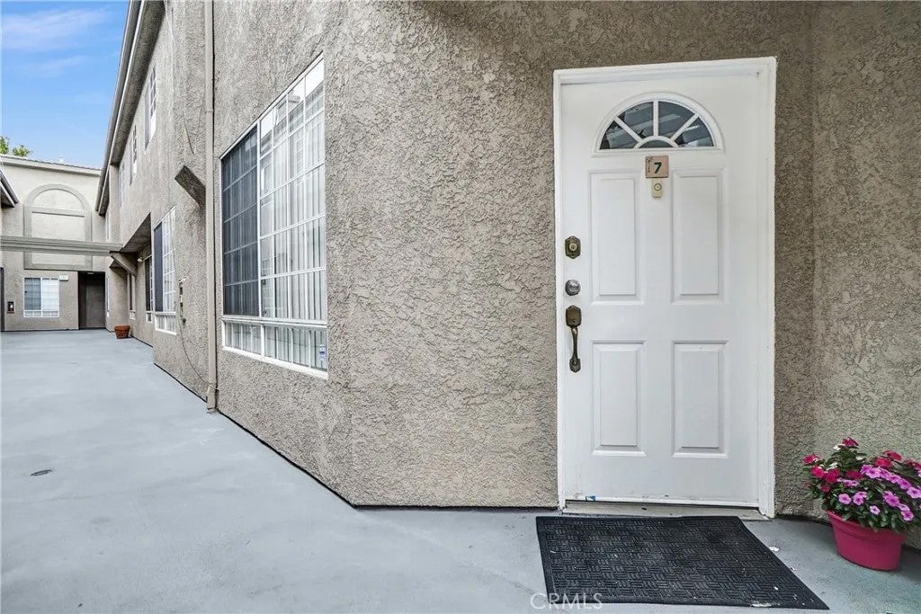 18347 Saticoy 7
