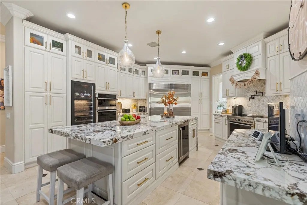 38580 Celine Cove