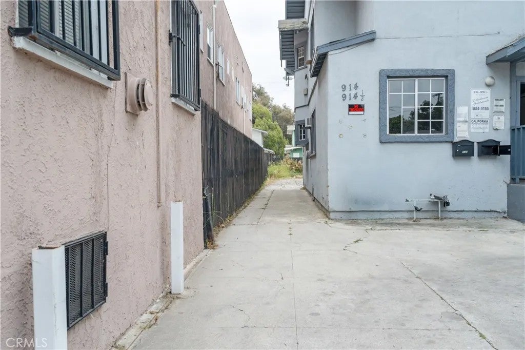 914 W 41st Street