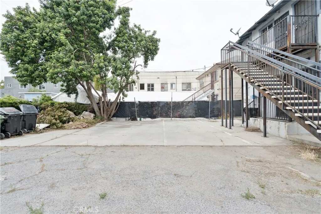 914 W 41st Street