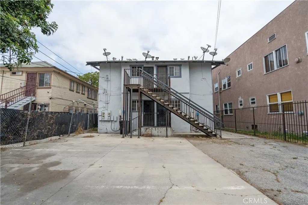 914 W 41st Street