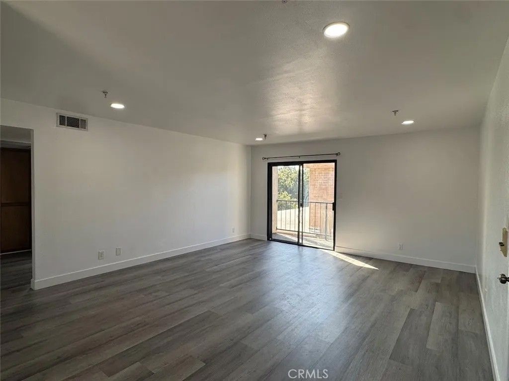 Photo of 77 N HOLLISTON Avenue #6, Pasadena, CA 91106 (MLS # TR26054368)