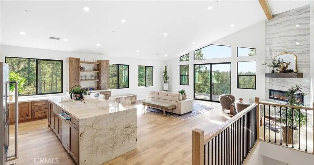 Photo of 455 Tanglewood, Big Bear Lake, CA 92314 (MLS # JT26077708)