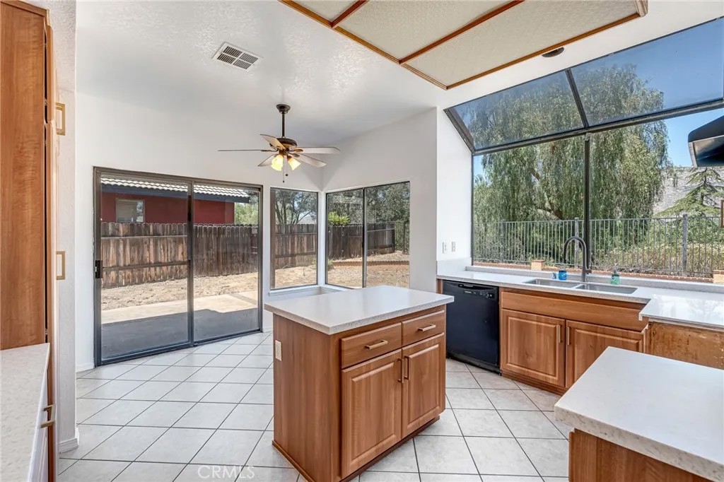 22860 Mountain View