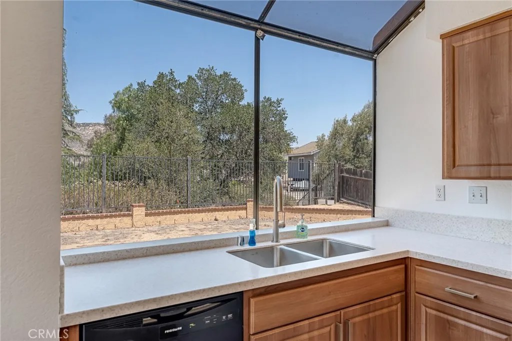 22860 Mountain View