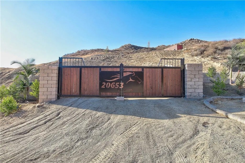 Photo of 20653 Mustang Ct, Lake Mathews, CA 92570 (MLS # IV26160323)