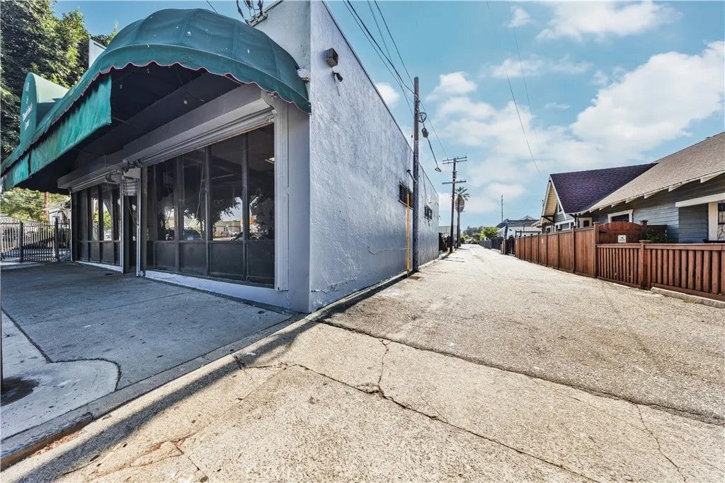 2218 Daly