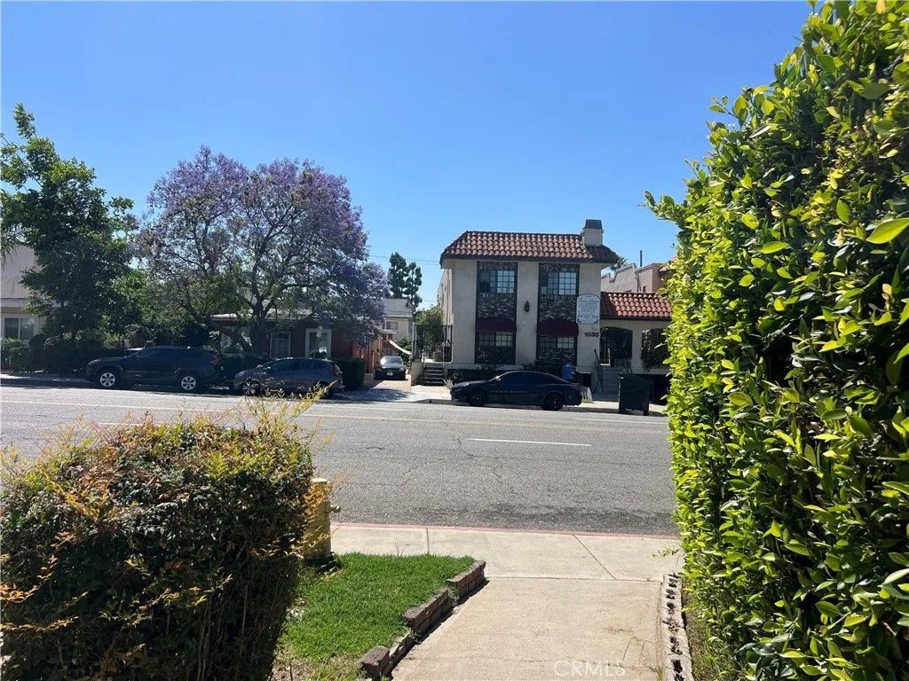 Photo of 1035 Western Ave #4, Glendale, CA 91201 (MLS # SR26104312)
