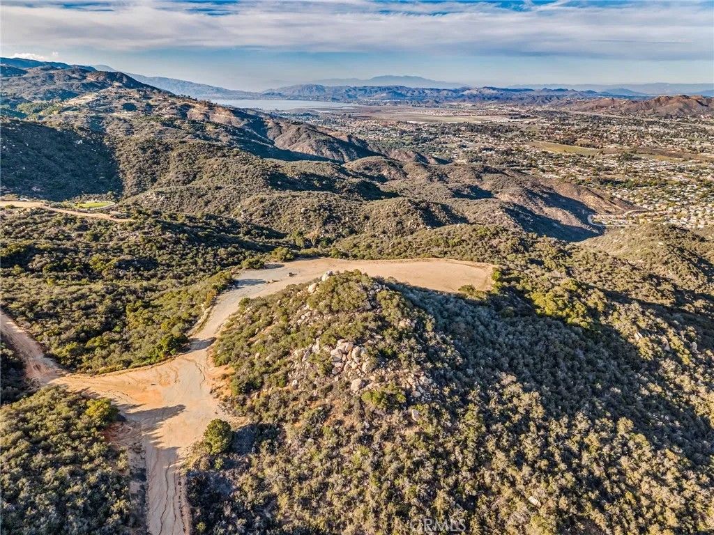 Photo of 28 Via Vista Grande, Murrieta, CA 92652 (MLS # OC26015039)