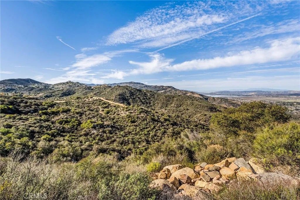 Photo of 28 Via Vista Grande, Murrieta, CA 92652 (MLS # OC26015039)