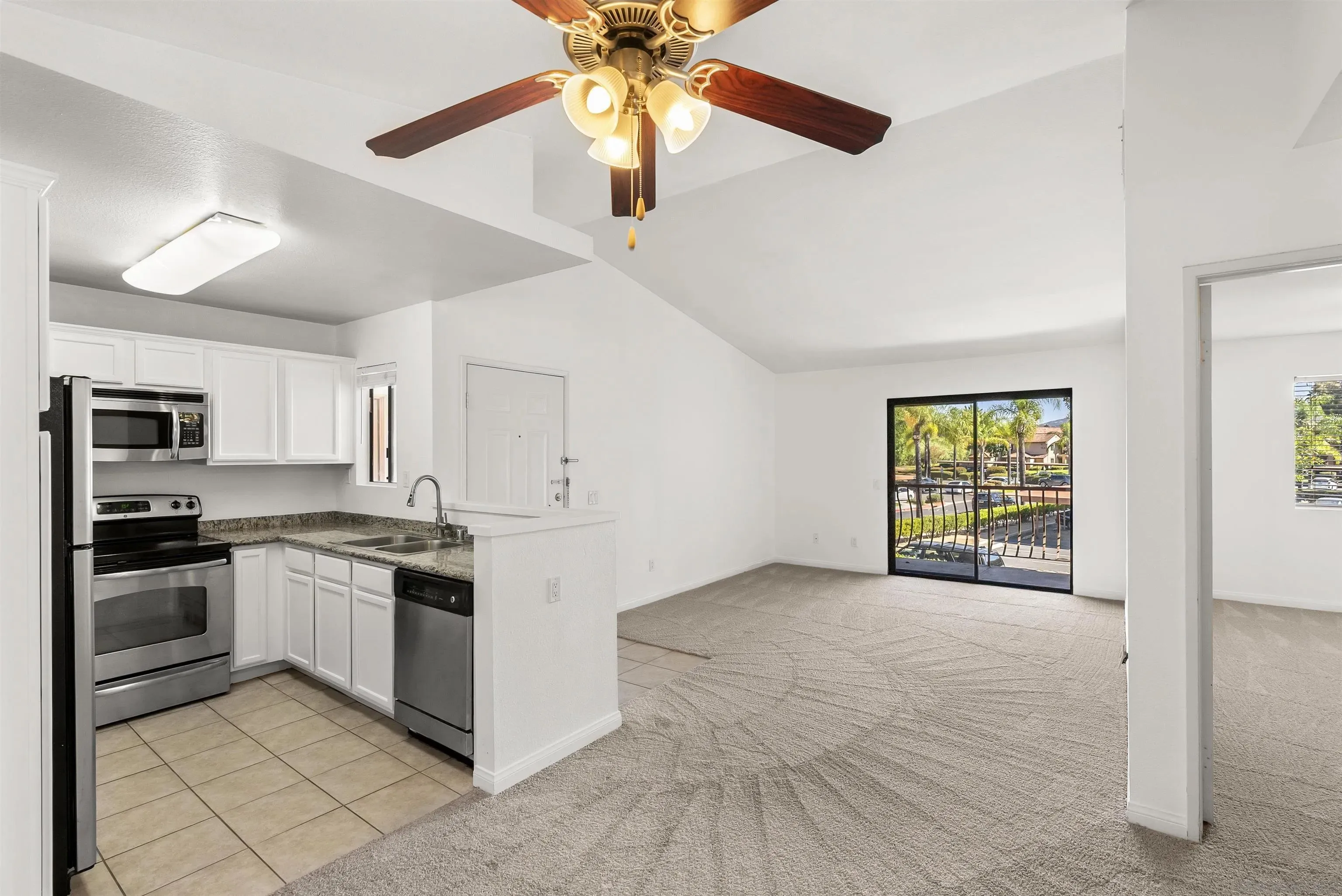 El Cajon, California 92019, United States, 1 Bedroom Bedrooms, ,1 BathroomBathrooms,Residential,Active,221370