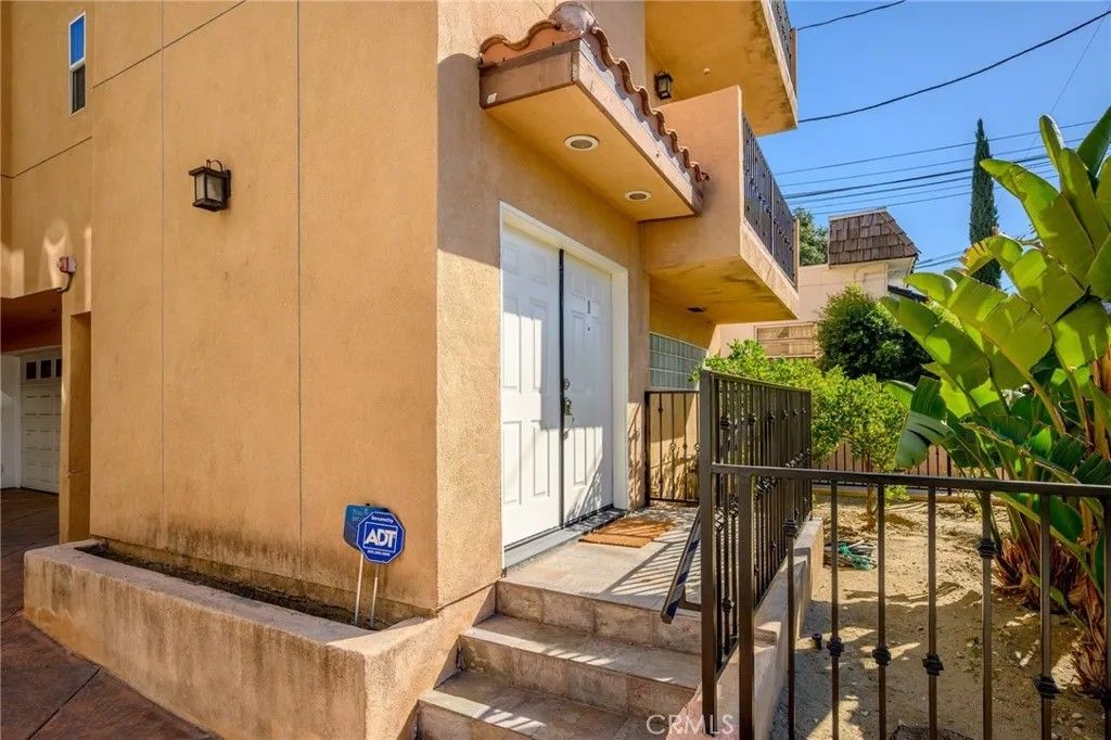 Photo of 10118 Fernglen #1, Tujunga, CA 91042 (MLS # GD25247857)
