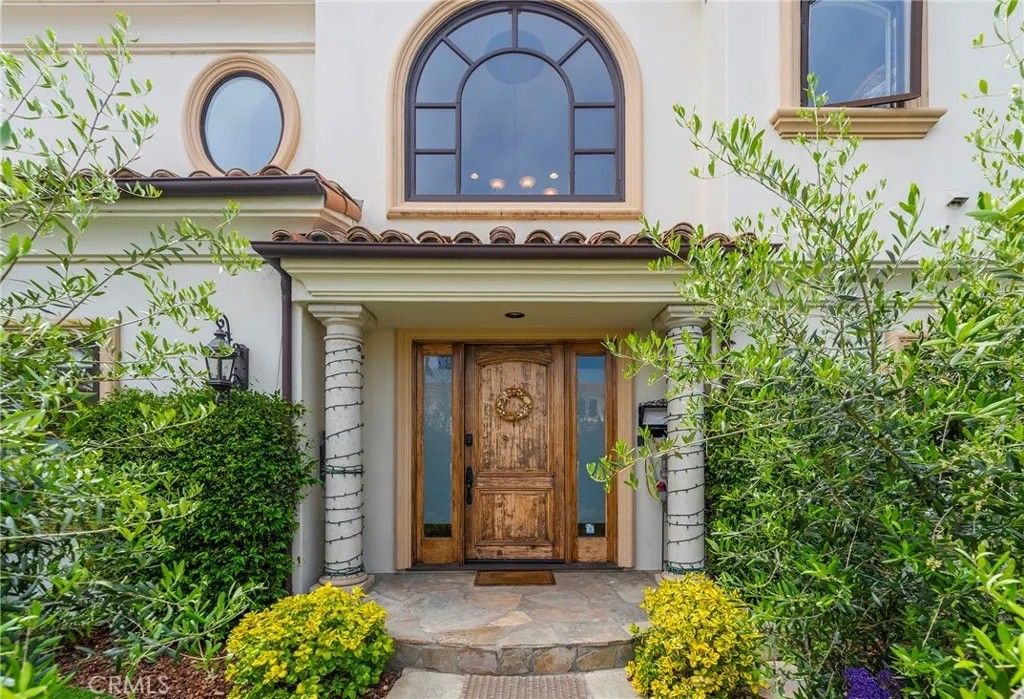 Photo of 880 11th St, Manhattan Beach, CA 90266 (MLS # SB26065382)