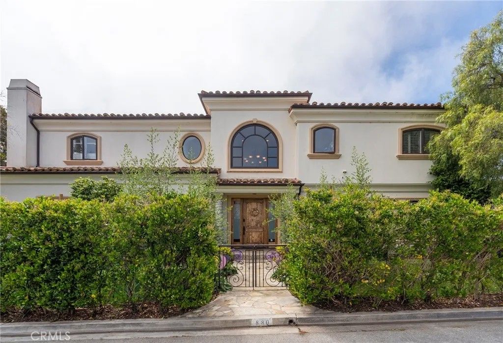 Photo of 880 11th St, Manhattan Beach, CA 90266 (MLS # SB26065382)