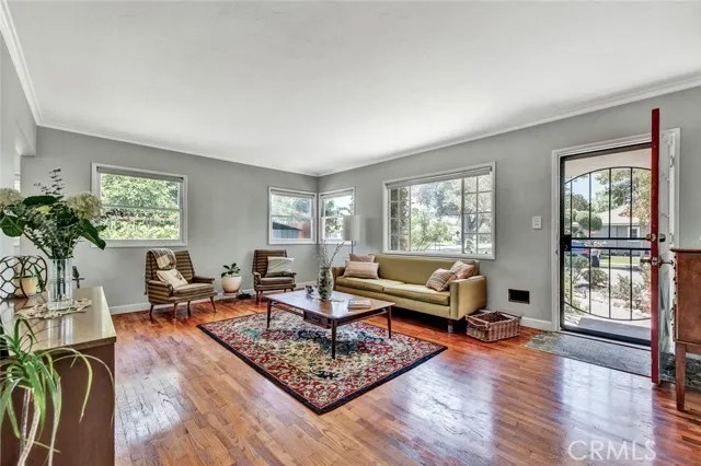 1135 W 10th Street