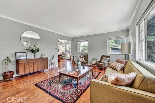 1135 W 10th Street