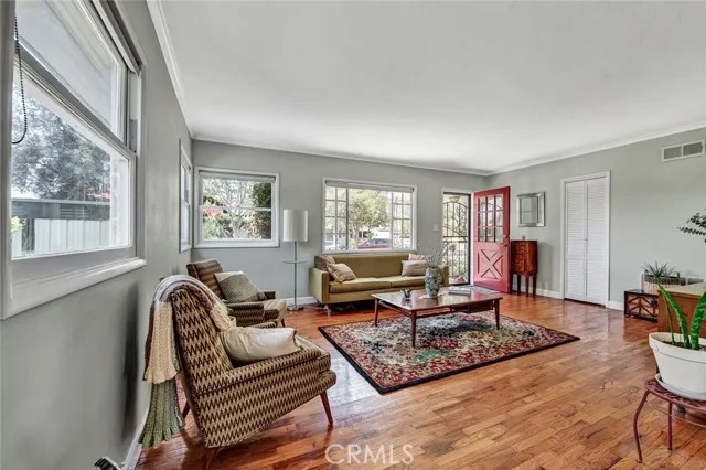 1135 W 10th Street