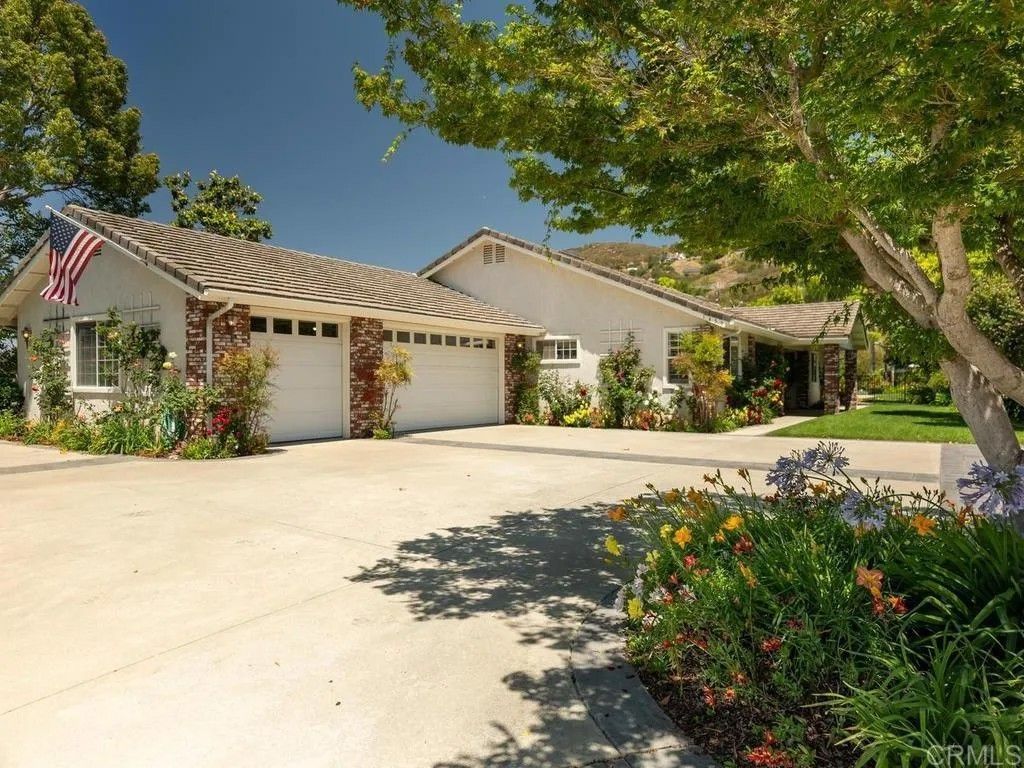 Photo of 1453 Margarita Glen, Fallbrook, CA 92028 (MLS # NDP2604959)