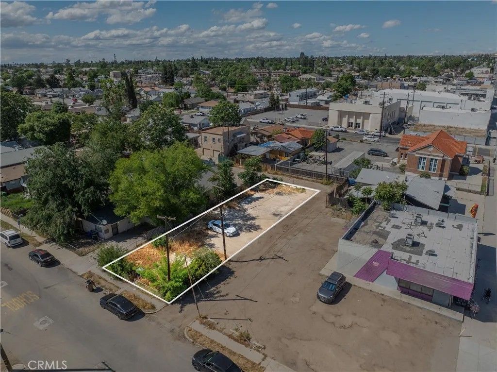 Photo of 106 Woodrow Ave, Bakersfield, CA 93308 (MLS # PW26091412)