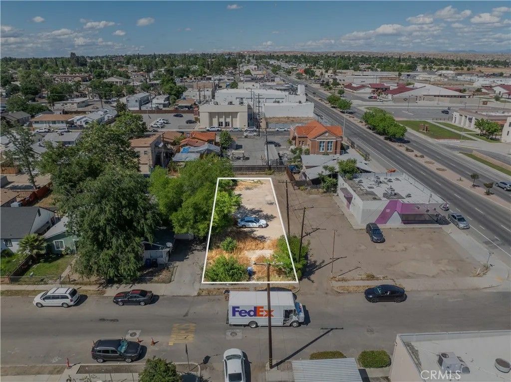 Photo of 106 Woodrow Ave, Bakersfield, CA 93308 (MLS # PW26091412)